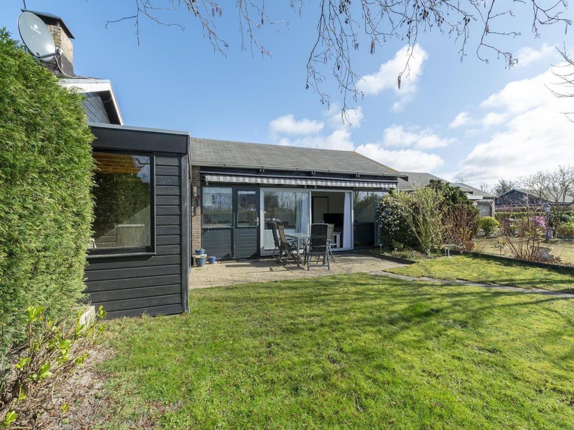 Exquisite Bungalow By The Sea Sint Maartensvlotbrug Экстерьер фото